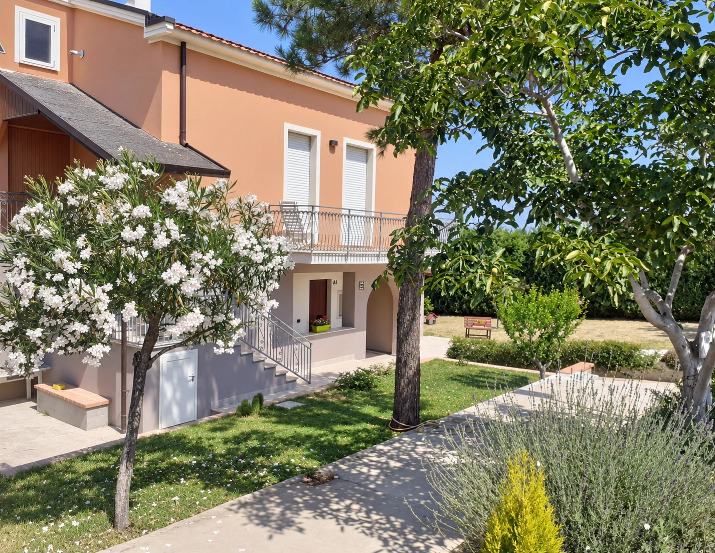 La casa con l’oleandro fiorito